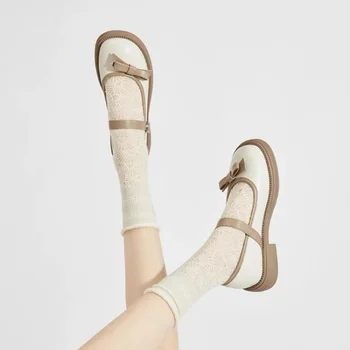 Cipele s niskim берцем od umjetne kože na trgu petu, niska peta (manje od 3 cm), gumeni cijele čarapa