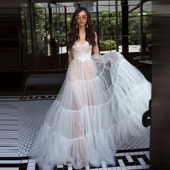Moderna transparentno vjenčanicu od tila sa draperijom, Modni vjenčanice bez naramenica sa volanima u obliku boje u obliku srca, multi-level mrežaste vjenčanice, večernje haljine